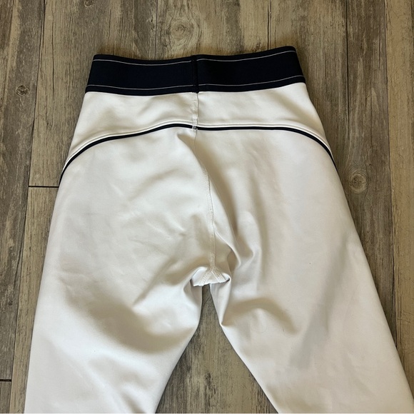 Alo Yoga Airlift Suit Up Leggings in Black and White - Picture 4 of 8